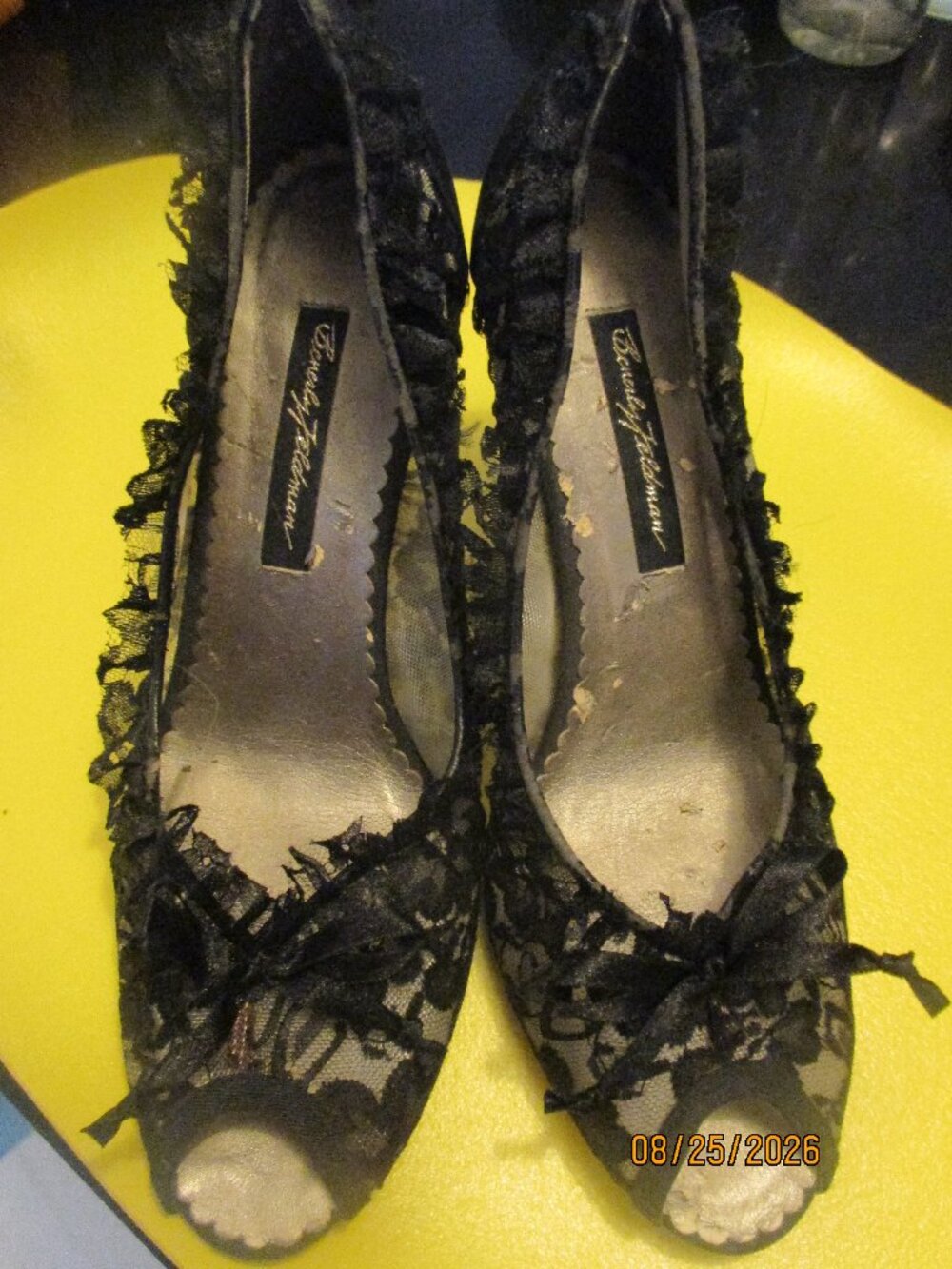 WOMEN'S BEVERLY FELDMAN BLACK LACEHIGH  HEEL SHOES